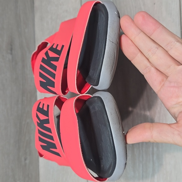 Nike Women Tanjun Lightweight Logo Red Hook&loop Sandals Shoes Sz 10 - Picture 4 of 11